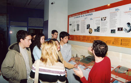 Foto visitantes Jornadas 2004 en el museo